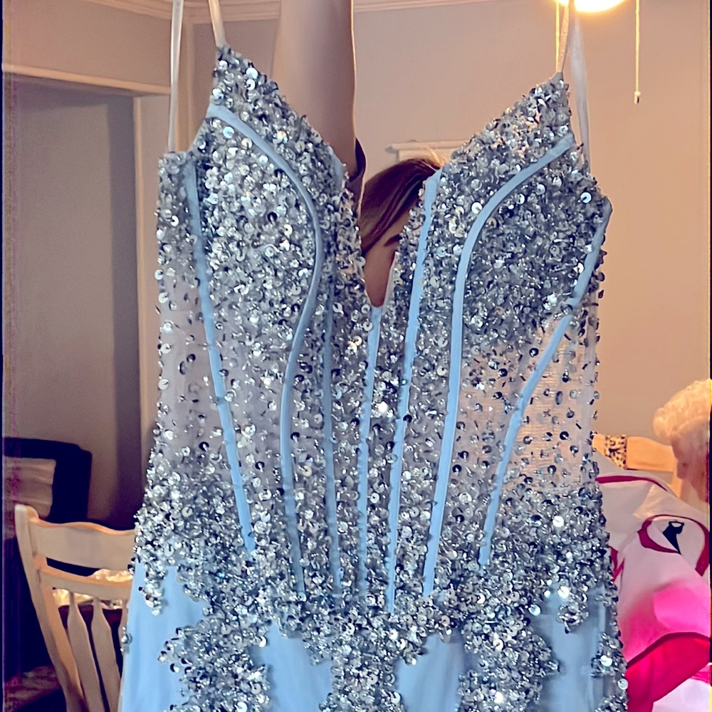 Brand new prom dress … new but took tags off … prom cancel due to Covid .Mermaid